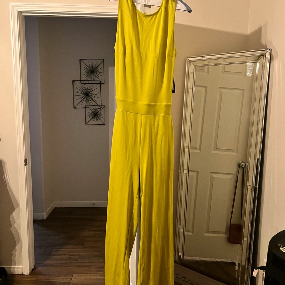 Very nice jumpsuit must color in a large